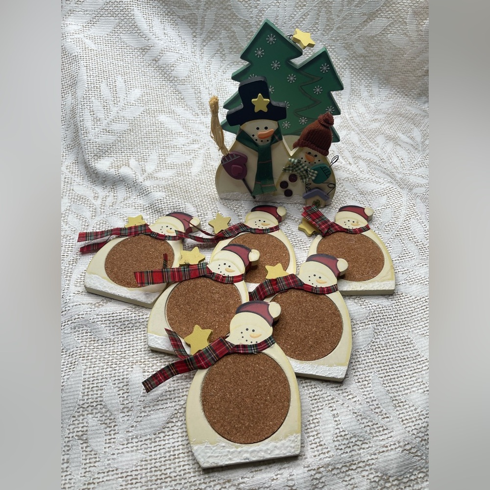 Snowman Vintage Wooden Coaster Set includes 6 beautifully crafted coasters